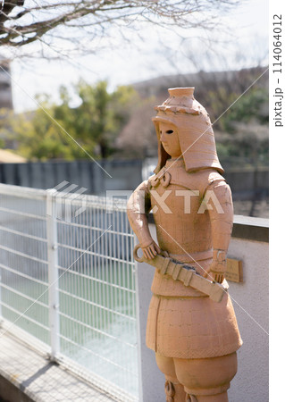 大阪府高槻市上土室の史跡新池ハニワ工場公園　埴輪（武人） 114064012