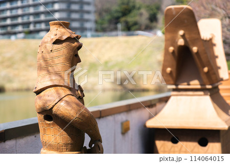 大阪府高槻市上土室の史跡新池ハニワ工場公園 埴輪(武人) 大阪府高槻市上土室の史跡新池ハニワ工場公園 埴輪(武人) 114064015