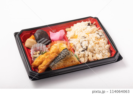 炊き込みご飯の弁当 114064063
