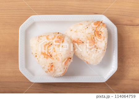 桜えびの炊き込みご飯のおにぎり 桜えびの炊き込みご飯のおにぎり 114064759