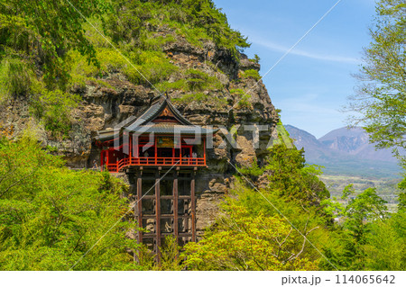 断崖絶壁の布引観音　釈尊寺　「長野県　小諸市」 114065642