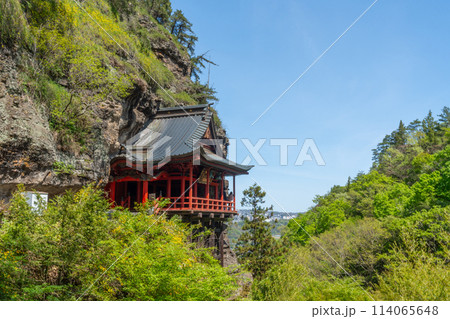 断崖絶壁の布引観音　釈尊寺　「長野県　小諸市」 114065648
