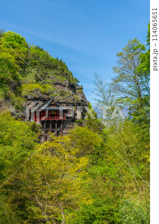 断崖絶壁の布引観音　釈尊寺　「長野県　小諸市」 114065651