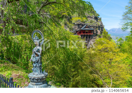 断崖絶壁の布引観音　釈尊寺　「長野県　小諸市」 114065654