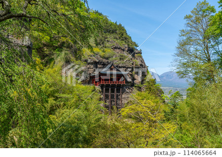 断崖絶壁の布引観音　釈尊寺　「長野県　小諸市」 114065664