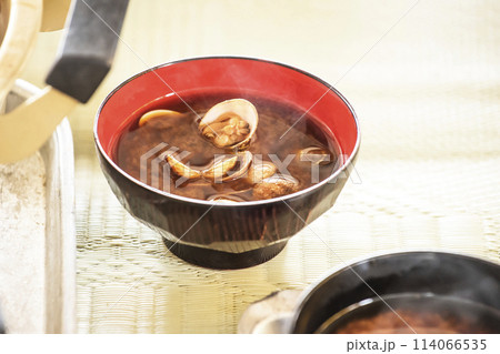 作り立ての貝の味噌汁 あさりの味噌汁 できたての貝汁 イメージ素材 作り立ての貝の味噌汁 あさりの味噌汁 できたての貝汁 イメージ素材 114066535