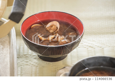作り立ての貝の味噌汁 あさりの味噌汁 できたての貝汁 イメージ素材 作り立ての貝の味噌汁 あさりの味噌汁 できたての貝汁 イメージ素材 114066536