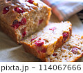 クランベリー・バナナブレッドのスライス 114067666