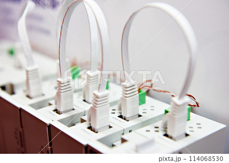 Patch cables in the electronic device 114068530