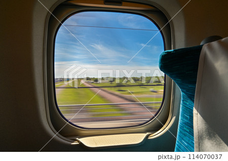 新幹線の車窓のイメージ 新幹線の車窓のイメージ 114070037