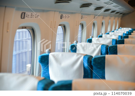 新幹線の車内のイメージ 114070039