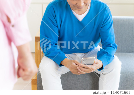 夫に不満のある妻のイメージ 夫に不満のある妻のイメージ 114071665