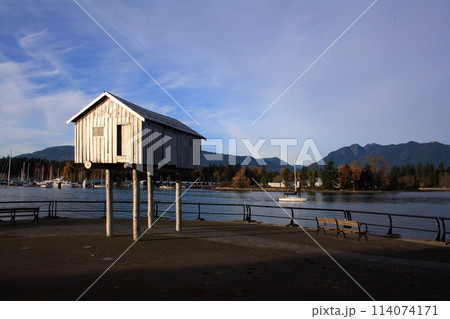 Seawall in downtown Vancouver, British Columbia, Canada 114074171