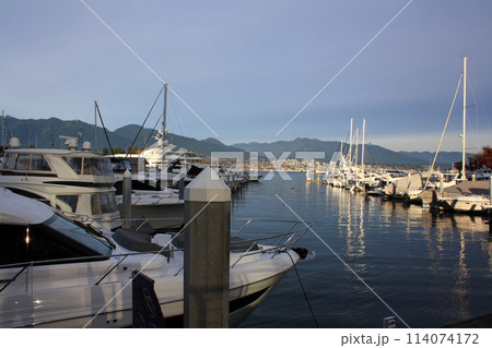 Seawall in downtown Vancouver, British Columbia, Canada 114074172