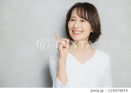 ミドル女性のスキンケアイメージ 114074654