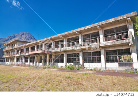 【旧大野木場小学校被災校舎】 長崎県南島原市深江町 【旧大野木場小学校被災校舎】 長崎県南島原市深江町 114074712