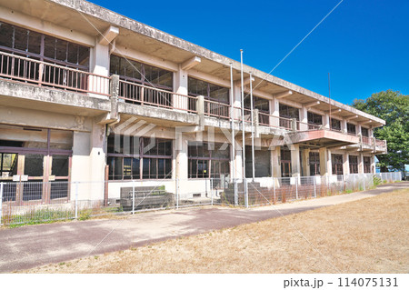 【旧大野木場小学校被災校舎】 長崎県南島原市深江町 【旧大野木場小学校被災校舎】 長崎県南島原市深江町 114075131