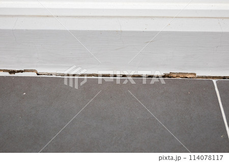 cracked concrete floor of the house 114078117