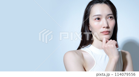 悩む 落ち込む女性イメージ 悩む 落ち込む女性イメージ 114079556