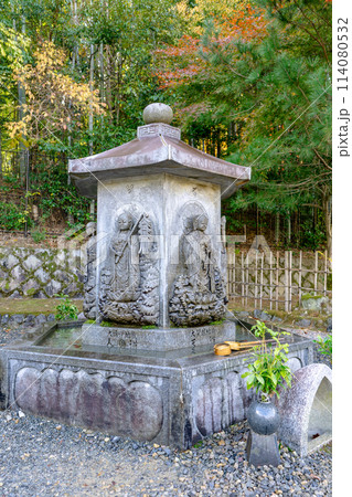 京都市左京区嵯峨の化野念仏寺（あだし野念仏寺）　六面六体地蔵 114080532