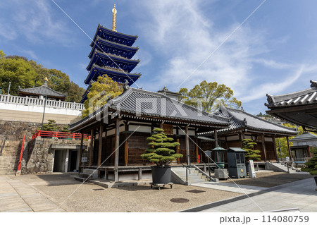 中山寺の五重塔「青龍塔」(2024年4月13日撮影) 中山寺の五重塔「青龍塔」(2024年4月13日撮影) 114080759