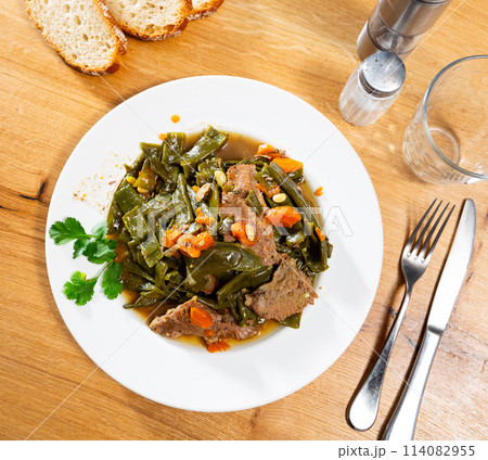 Homemade stewed mix of vegetables with meat and green beans 114082955