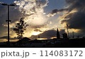 夕焼けの空と雲 114083172