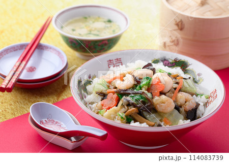 具沢山の中華丼 114083739