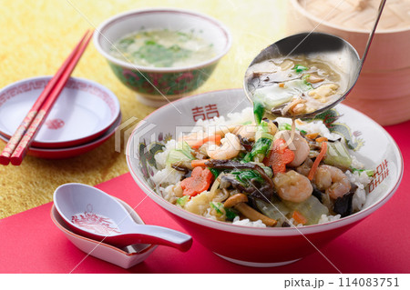 具沢山の中華丼 114083751