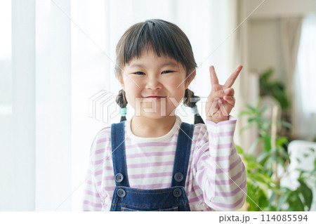 笑顔の子供 笑顔の子供 114085594