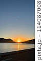 海に沈む夕日 114087008
