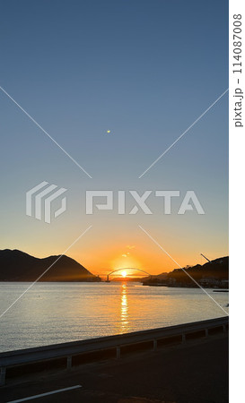 海に沈む夕日 海に沈む夕日 114087008