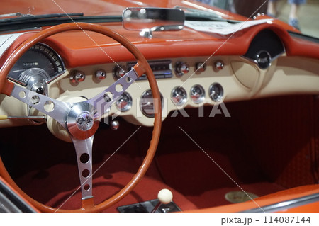 クラッシクカー　シボレーコンバーチブル 114087144