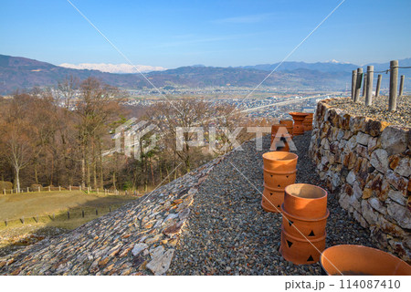 森将軍塚古墳から善光寺平を望む【千曲市】 114087410