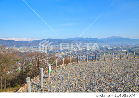 森将軍塚古墳から善光寺平を望む【千曲市】 114088074