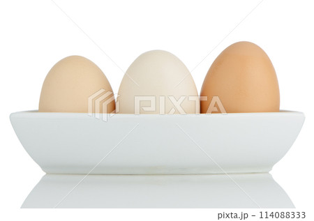 Brown eggs in white ceramic bowl Brown eggs in white ceramic bowl 114088333