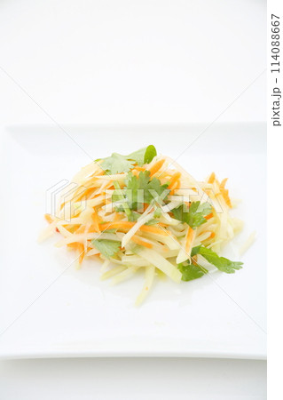 青パパイヤサラダ ソムタム 縦位置 青パパイヤサラダ ソムタム 縦位置 114088667