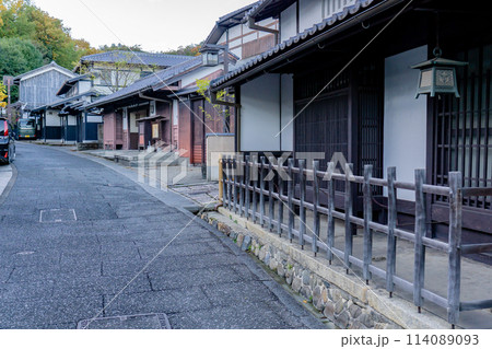 京都市右京区の愛宕街道　嵯峨鳥居本六反町（伝統的建造物群保存地区）愛宕詣の門前町 114089093