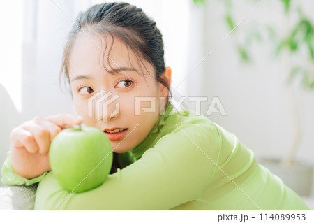 若い女性のフレッシュ&ヘルシーイメージ 若い女性のフレッシュ&ヘルシーイメージ 114089953