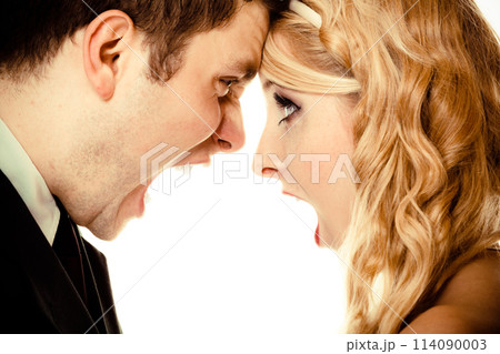 Angry woman man yelling at each other. Fury bride groom. 114090003