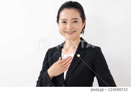 ビジネスウーマン　ミドル女性　弁護士 114090715