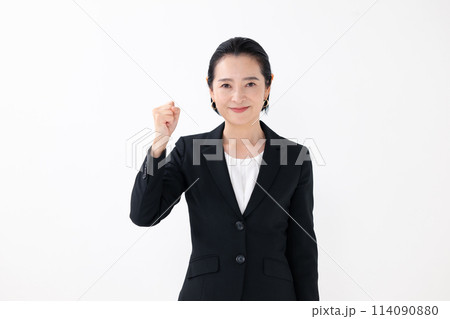ビジネス ミドル女性 ガッツポーズ ビジネス ミドル女性 ガッツポーズ 114090880