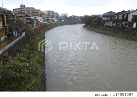 濁った浅野川 114091594