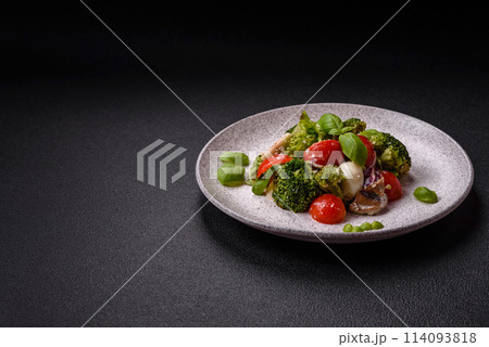 Delicious fresh juicy salad with quail eggs, cherry tomatoes, lettuce leaves Delicious fresh juicy salad with quail eggs, cherry tomatoes, lettuce leaves 114093818