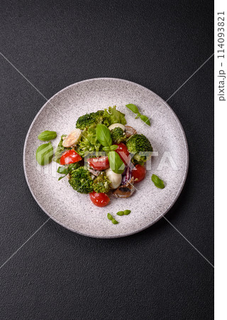 Delicious fresh juicy salad with quail eggs, cherry tomatoes, lettuce leaves 114093821