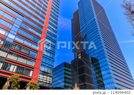 東京　港区 三田の都市風景（三田ツインビル西館と三田ガーデンタワー） 114094402