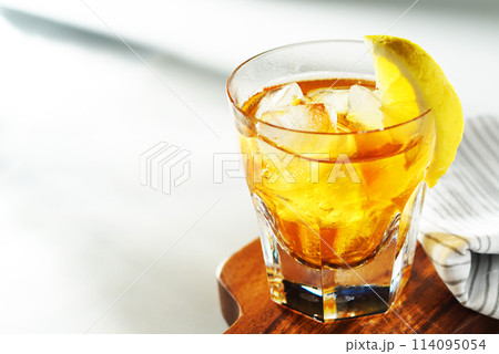 夏のアイスレモンティー 114095054