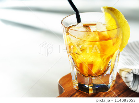 夏のアイスレモンティー 114095055