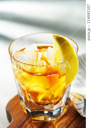 夏のアイスレモンティー 114095107