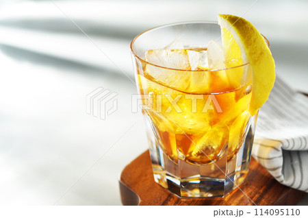 夏のアイスレモンティー 114095110